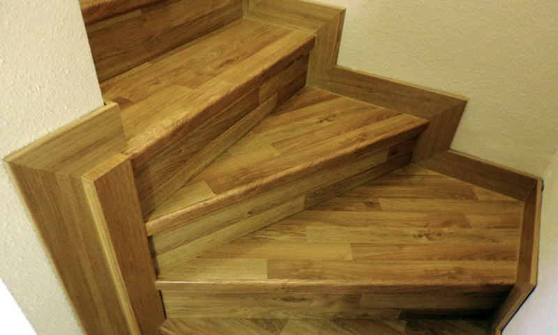 Detalle escalera de parquet