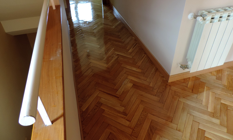 Detalle escalera de parquet