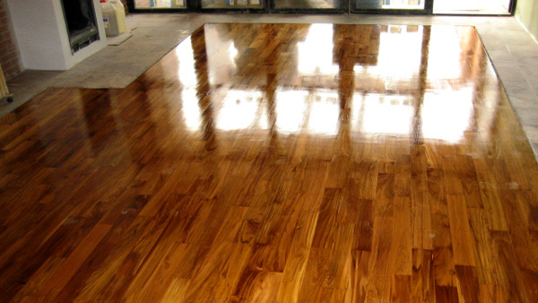 Tarima de madera maciza natural